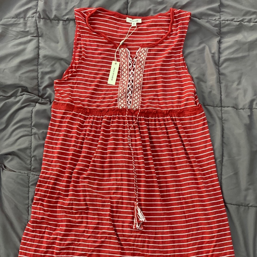 BRAND NEW Women’s MAX STUDIO top. MEDIUM